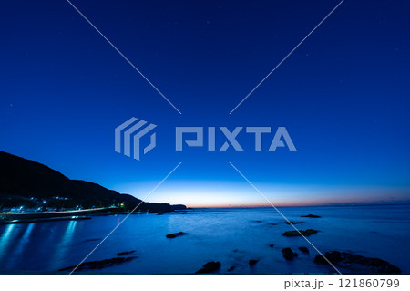 和歌山県　すさみ町からの初日の出の風景　2025年 121860799