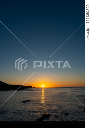 和歌山県　すさみ町からの初日の出の風景　2025年 121860890