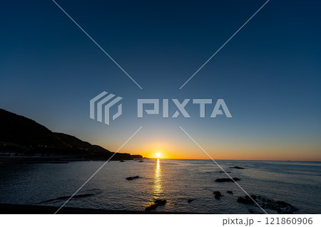 和歌山県　すさみ町からの初日の出の風景　2025年 121860906