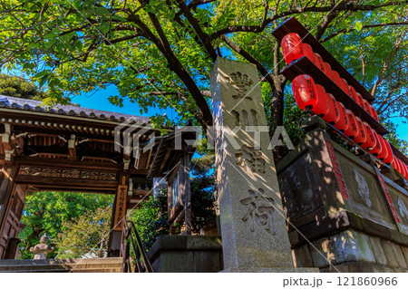 東京　港区　元赤坂にある 豊川稲荷 東京別院（山門） 121860966