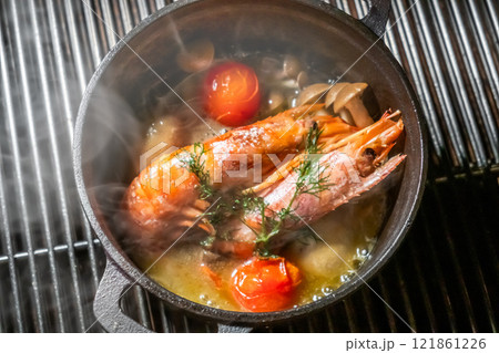 アヒージョ　Outdoor Spanish cuisine Grilled shrimp  121861226