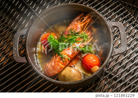 アヒージョ　Outdoor Spanish cuisine Grilled shrimp  121861229