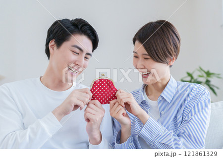 お金と夫婦 121861329