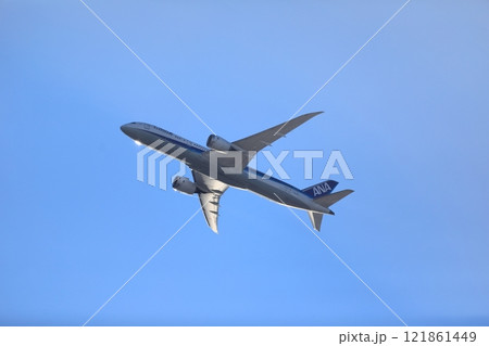 離陸した旅客機　イメージ 121861449