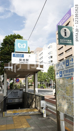 東京メトロ日比谷線の築地駅2番出入口 東京メトロ日比谷線の築地駅2番出入口 121861628