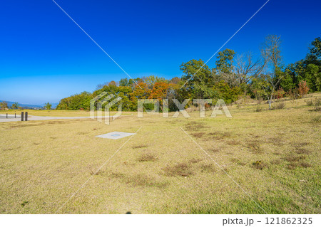 飯田市の天龍峡パーキングエリアから見た風景(長野県) 121862325
