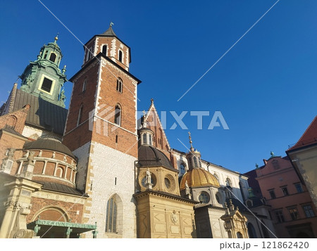 ヴァヴェル城のヴァヴェル大聖堂(ポーランド:クラクフ) ヴァヴェル城のヴァヴェル大聖堂(ポーランド:クラクフ) 121862420