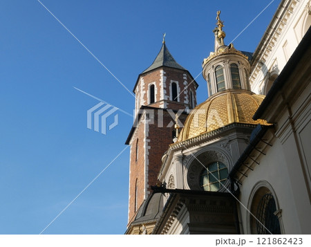 ヴァヴェル城のヴァヴェル大聖堂(ポーランド:クラクフ) ヴァヴェル城のヴァヴェル大聖堂(ポーランド:クラクフ) 121862423