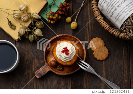 お洒落なパンケーキでティータイム 121862451