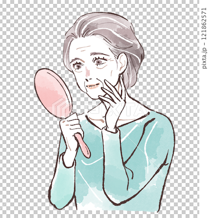 檢查皮膚狀況的高級女性 121862571