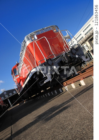 網干総合車両所で活躍するJR西日本DE10形ディーゼル機関車_2024/12/15撮影 121863456