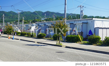 能登半島地震の被害状況（石川県輪島市内に設けられた仮設住宅） 121863571
