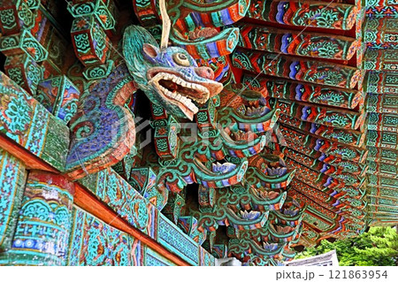 韓国慶州、仏国寺の紫霞門装飾 韓国慶州、仏国寺の紫霞門装飾 121863954