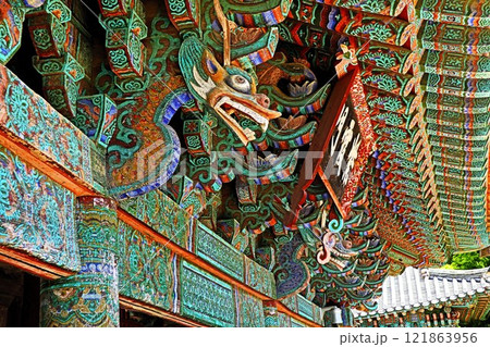 韓国慶州、仏国寺の紫霞門の装飾 121863956