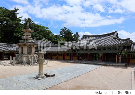 韓国慶州、仏国寺大雄殿境内 121863965