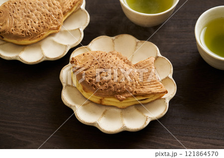 温かい鯛焼き 温かい鯛焼き 121864570