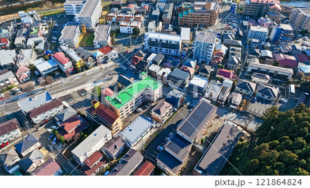 住宅地のドローン空撮 住宅地のドローン空撮 121864824