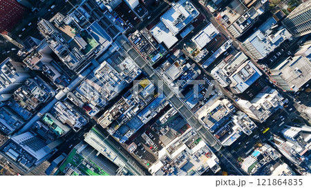 現代都市のドローン空撮 現代都市のドローン空撮 121864835