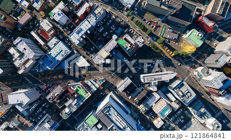 現代都市のドローン空撮 現代都市のドローン空撮 121864841