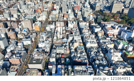 現代都市のドローン空撮 121864851