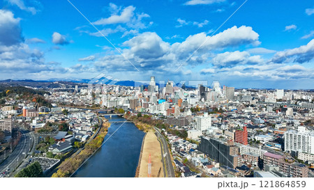 現代都市のドローン空撮 現代都市のドローン空撮 121864859