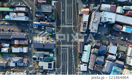 現代都市のドローン空撮 121864864