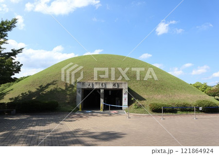 韓国慶州、大陵苑天馬塚 121864924