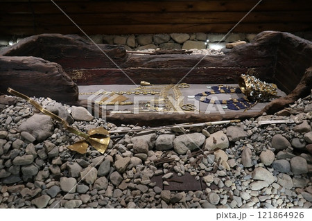 韓国慶州、大陵苑の玄室 韓国慶州、大陵苑の玄室 121864926