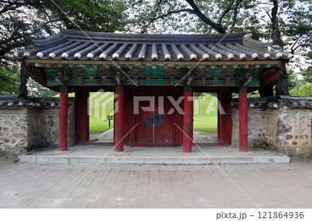 韓国慶州、大陵苑の味雛王陵 韓国慶州、大陵苑の味雛王陵 121864936