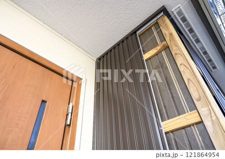 戸建て家屋の外壁修繕工事　玄関 121864954