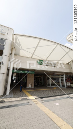 JR根岸線の桜木町駅、北改札東口 JR根岸線の桜木町駅、北改札東口 121865569