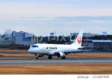 大阪国際空港　JAL　飛行機　着陸態勢 121865999