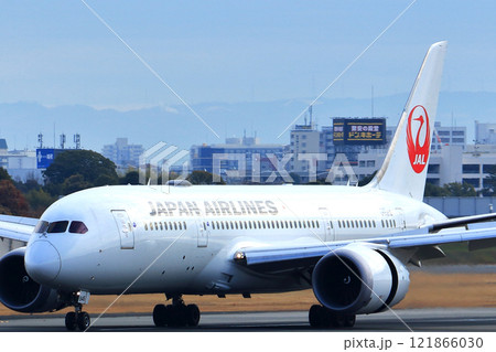 大阪国際空港 JAL 飛行機 着陸態勢 大阪国際空港 JAL 飛行機 着陸態勢 121866030