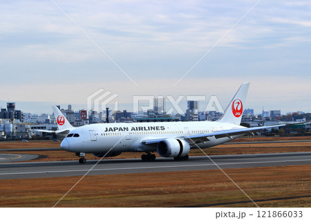 大阪国際空港 JAL 飛行機 着陸態勢 大阪国際空港 JAL 飛行機 着陸態勢 121866033