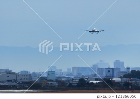 大阪国際空港 JAL 飛行機 着陸態勢 大阪国際空港 JAL 飛行機 着陸態勢 121866050