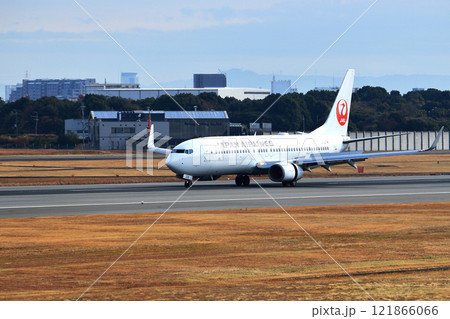 大阪国際空港 JAL 飛行機 着陸態勢 大阪国際空港 JAL 飛行機 着陸態勢 121866066