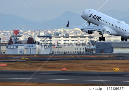 大阪国際空港　JAL　飛行機　離陸　スカイパーク 121866274
