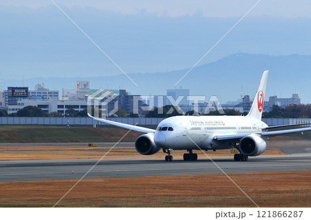 大阪国際空港 JAL 飛行機 離陸 スカイパーク 大阪国際空港 JAL 飛行機 離陸 スカイパーク 121866287