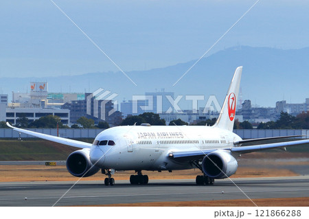 大阪国際空港　JAL　飛行機　離陸　スカイパーク 121866288