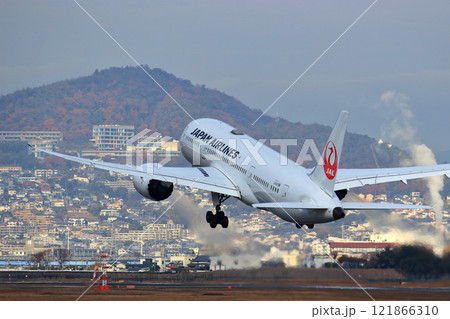 大阪国際空港 JAL 飛行機 離陸 スカイパーク 大阪国際空港 JAL 飛行機 離陸 スカイパーク 121866310