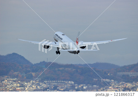 大阪国際空港　JAL　飛行機　離陸　スカイパーク 121866317
