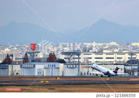 大阪国際空港　IBEX　飛行機　離陸　スカイパーク 121866350