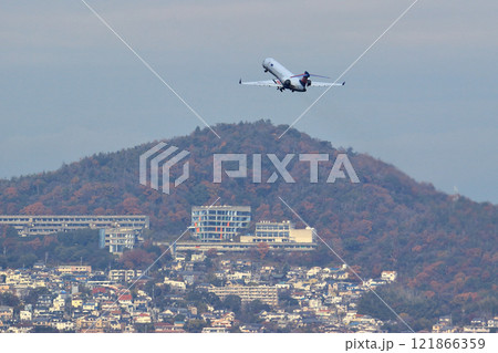 大阪国際空港　IBEX　飛行機　離陸　スカイパーク 121866359