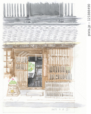 初夏の中山道御嵩宿の街道沿いの商家 121866490