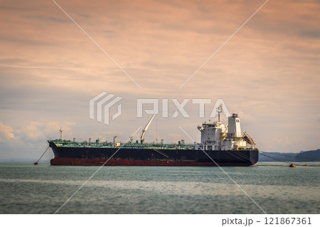 The tanker is at anchor 121867361