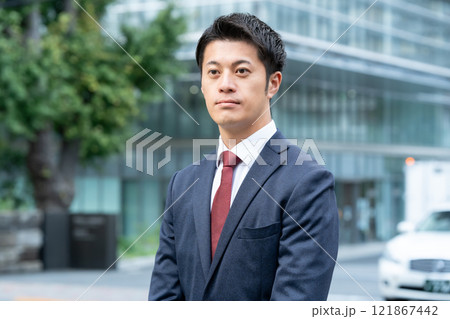 ビジネスマン　ミドル　男性 121867442