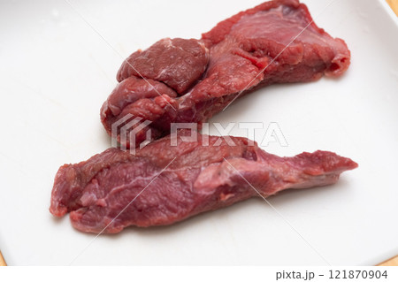 鹿肉のイメージ　(写真素材) 121870904