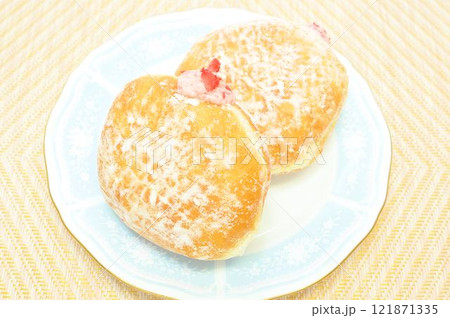ストロベリークリーム生ドーナツ ストロベリークリーム生ドーナツ 121871335