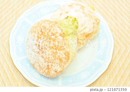 ピスタチオクリーム生ドーナツ 121871350