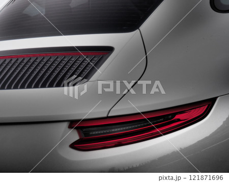 白いポルシェ 121871696